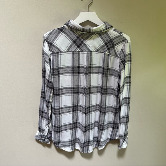 Rails ~ Ivory Gray Hunter Plaid Button Front Long Sleeve Shirt in size Medium - Picture 7 of 11